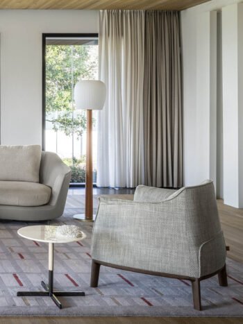 Lampadaire design sculptural en verre soufflé et base cuir – Luminaire LED intérieur